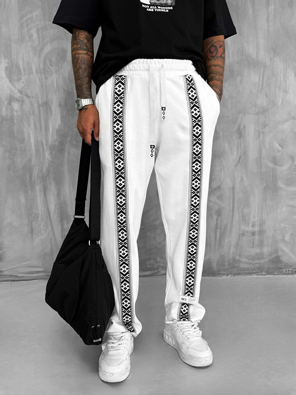Erkek Şeritli Etnik Desenli Rahat Baggy Fit Eşofman Beyaz-2