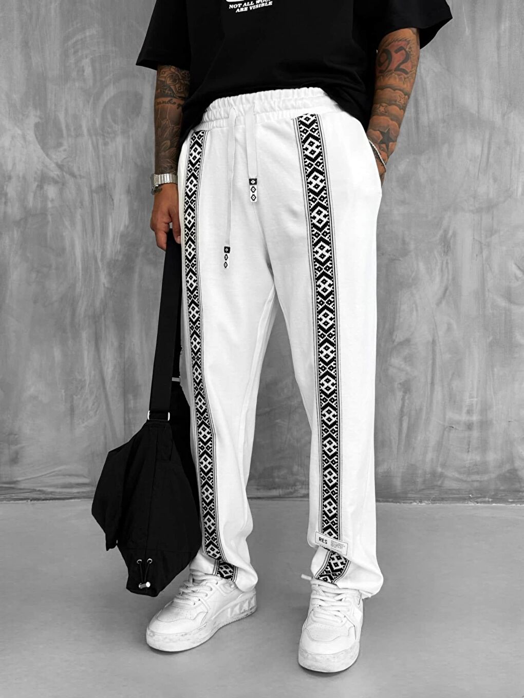Erkek Şeritli Etnik Desenli Rahat Baggy Fit Eşofman Beyaz-3