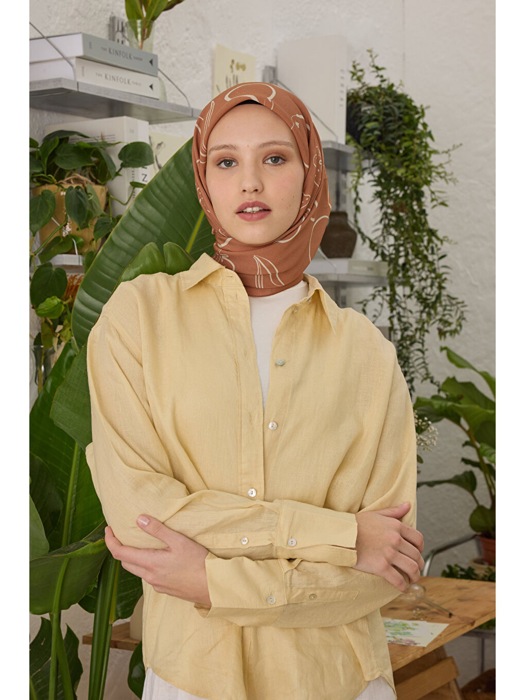 Bej Eloıse Desen Pamuk İpek Eşarp Badem-1