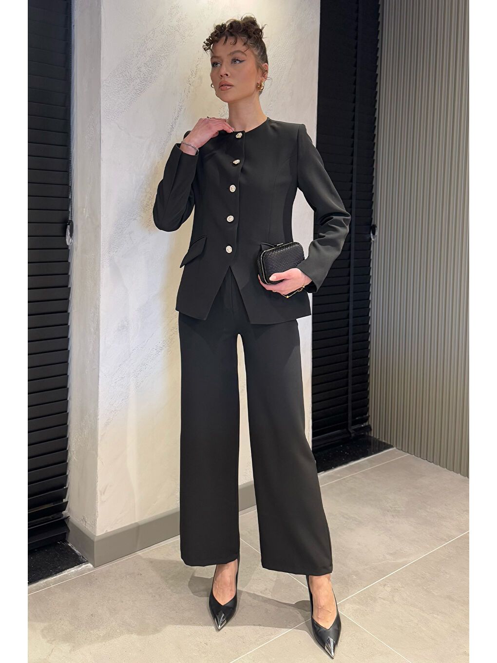 Siyah Düğme Detaylı Astarlı Kadın Ceket Pantolon İkili Takım