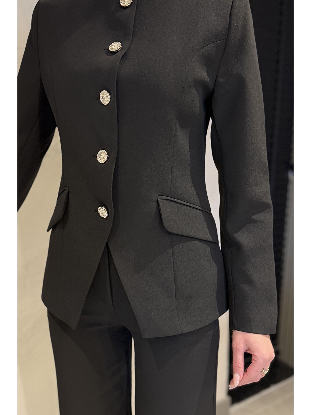 Siyah Düğme Detaylı Astarlı Kadın Ceket Pantolon İkili Takım-3