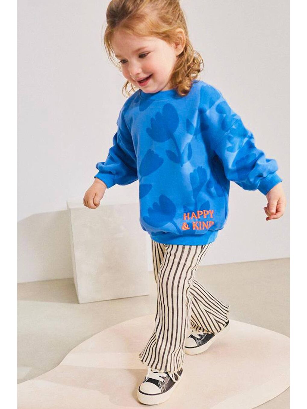 Mavi Kız Çocuk Çiçek Desenli Nakış Detaylı 3 İplik Kumaş Alt Üst Takım