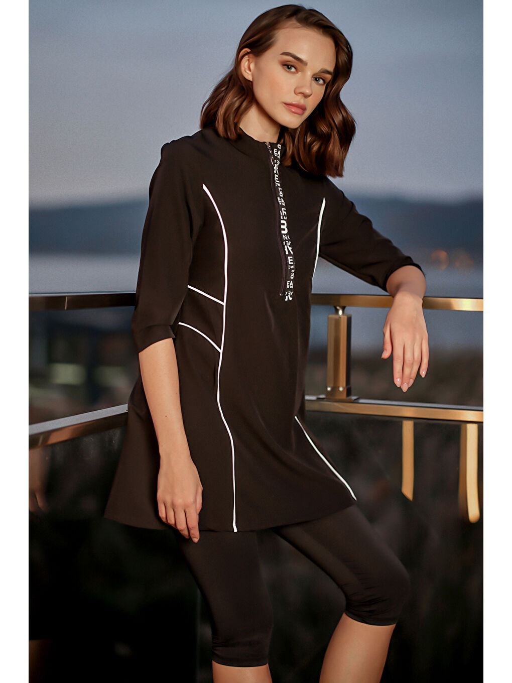 Truvakar Kollu Taytlı Spor Elastan Yazı Detay Yarı Kapalı Mayo 3421 Siyah02