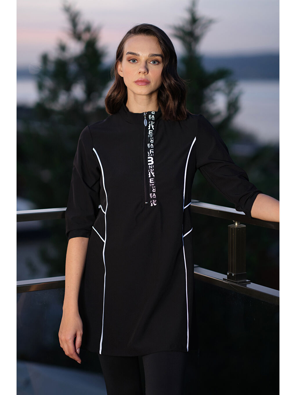 Truvakar Kollu Taytlı Spor Elastan Yazı Detay Yarı Kapalı Mayo 3421 Siyah02-1