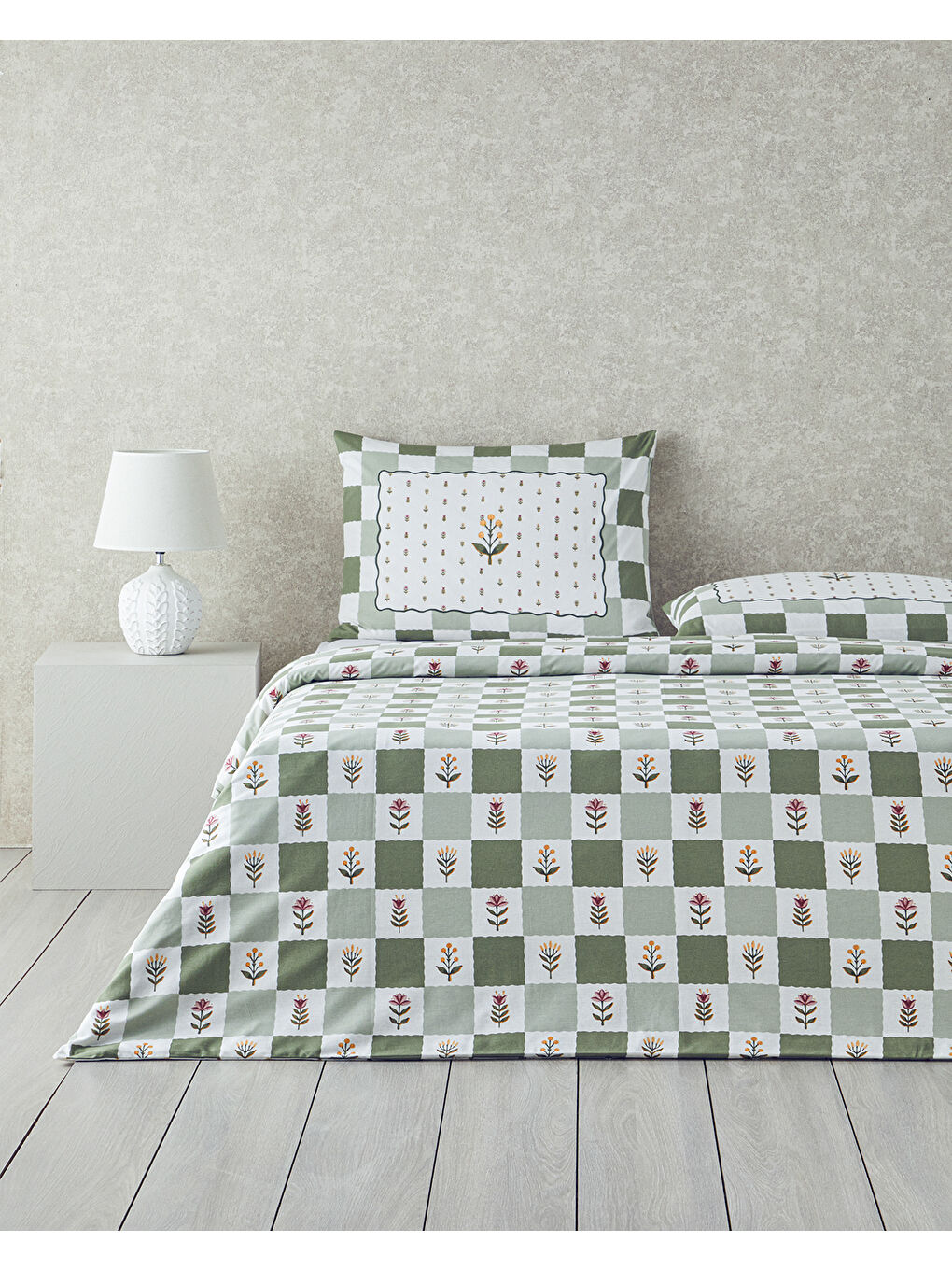 Crocus Flora Pamuklu Ranforce King Size Nevresim Seti 240x220 cm Yeşil