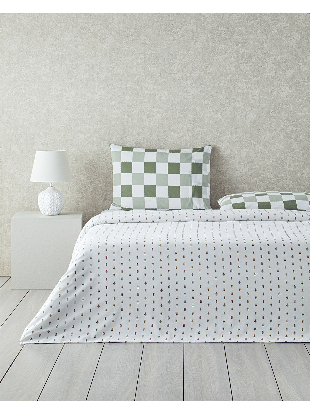 Crocus Flora Pamuklu Ranforce King Size Nevresim Seti 240x220 cm Yeşil-1