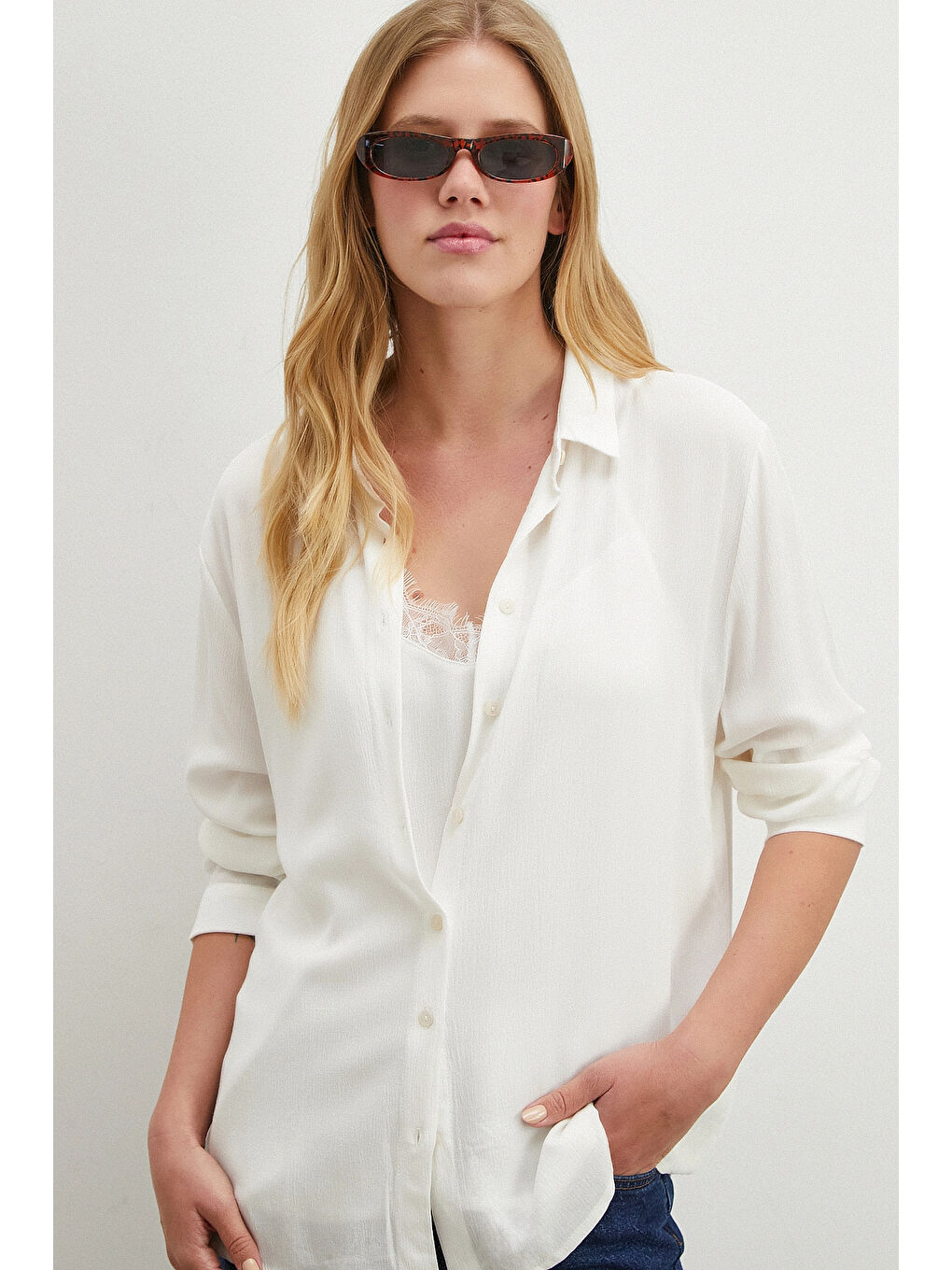 Atlet Detaylı Gömlek Beyaz