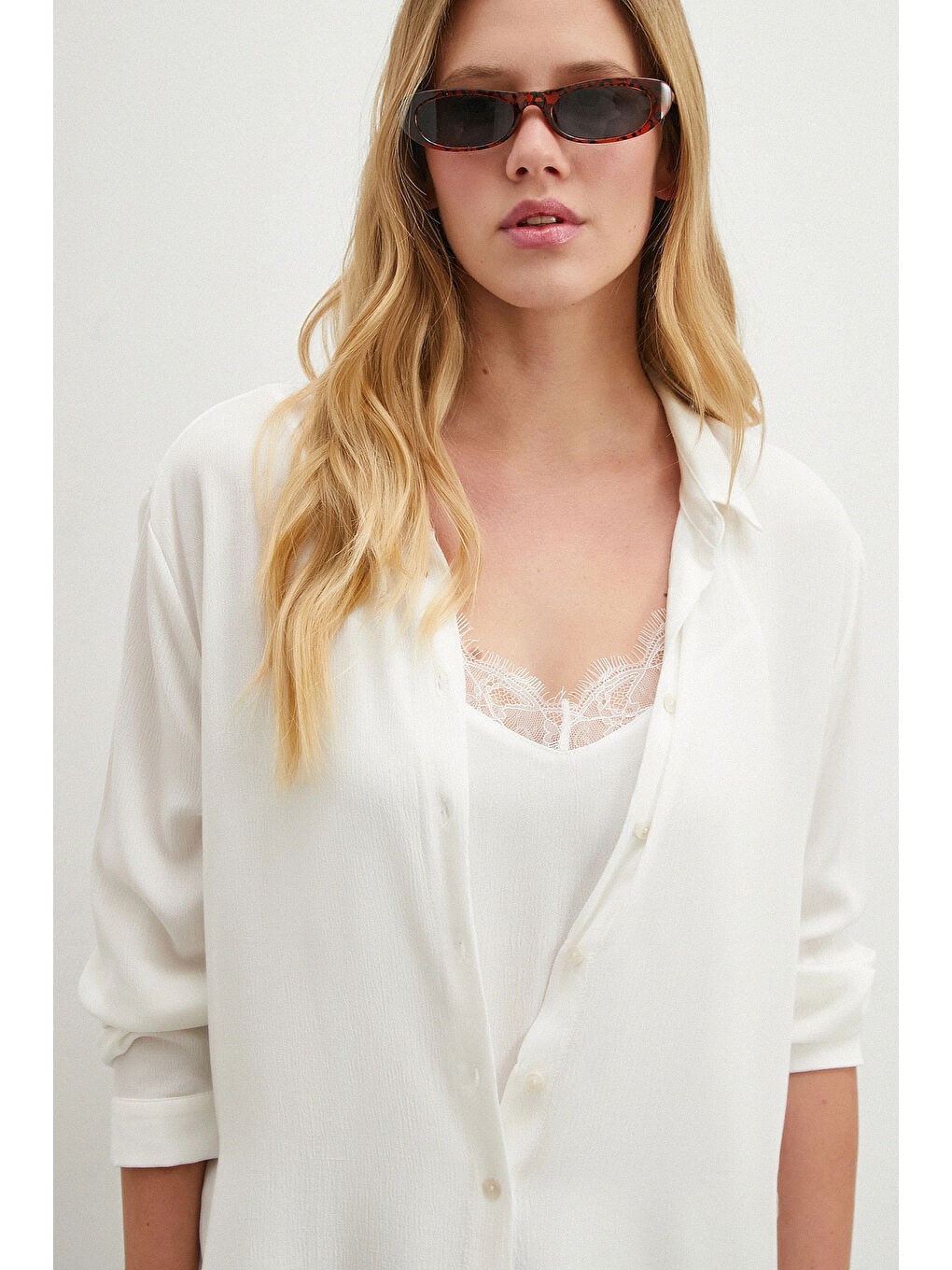 Atlet Detaylı Gömlek Beyaz-3