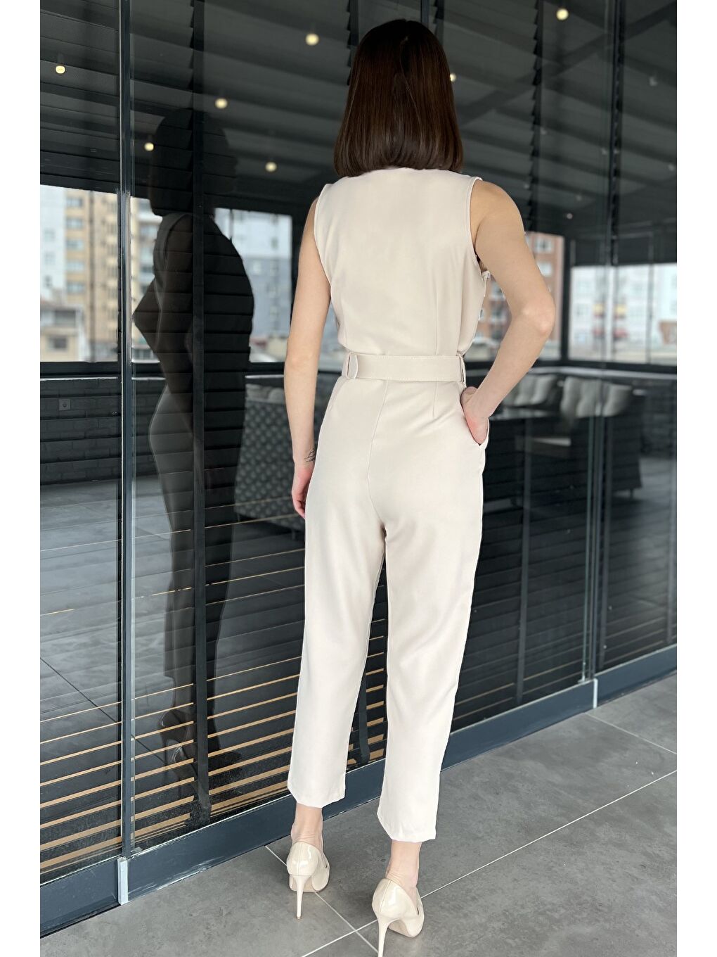 Bej Kemerli Kruvaze Yaka Sıfır Kol Kadın Tulum-2