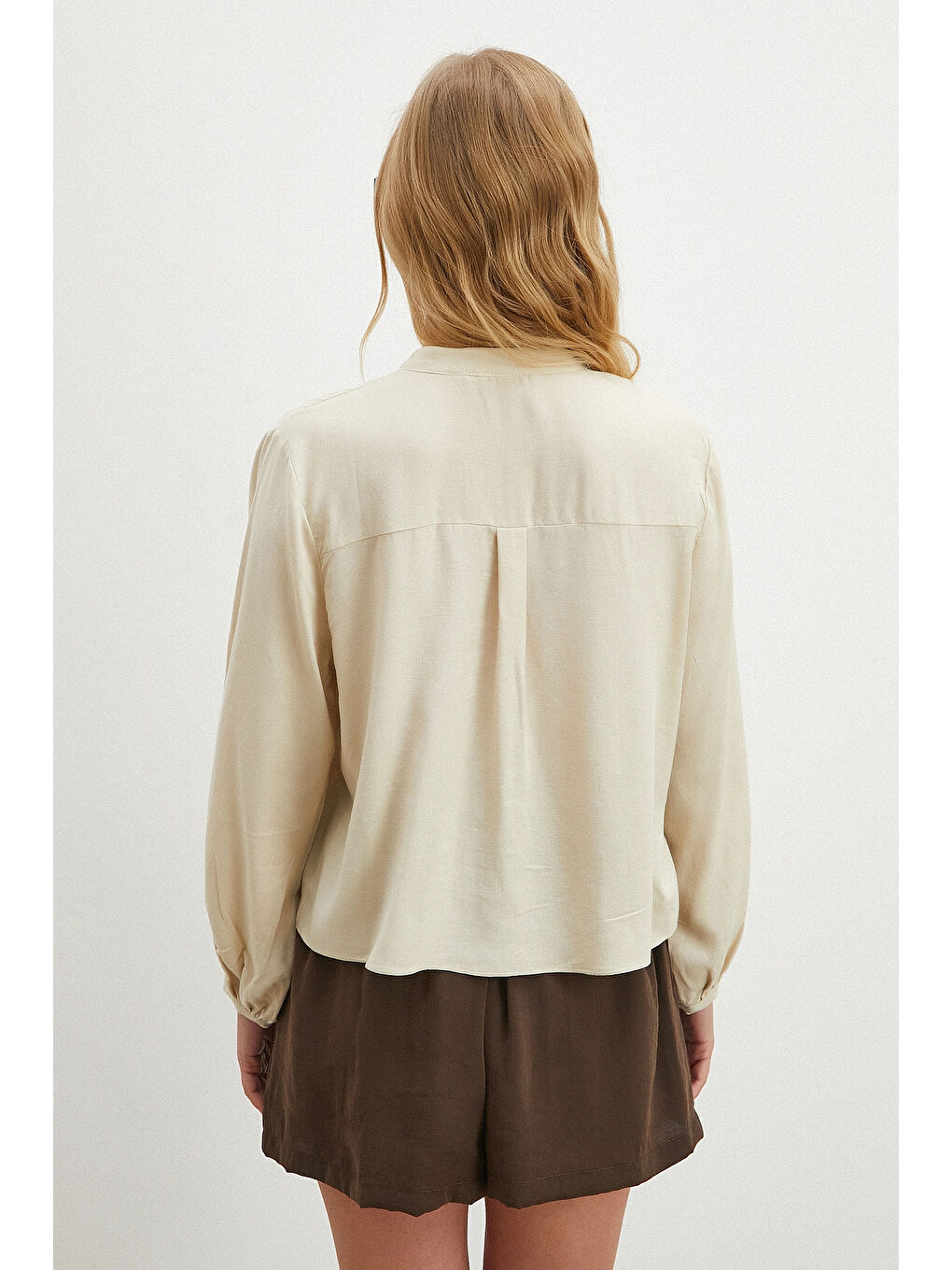 Beli Kuşaklı Viskon Bluz Bej-5