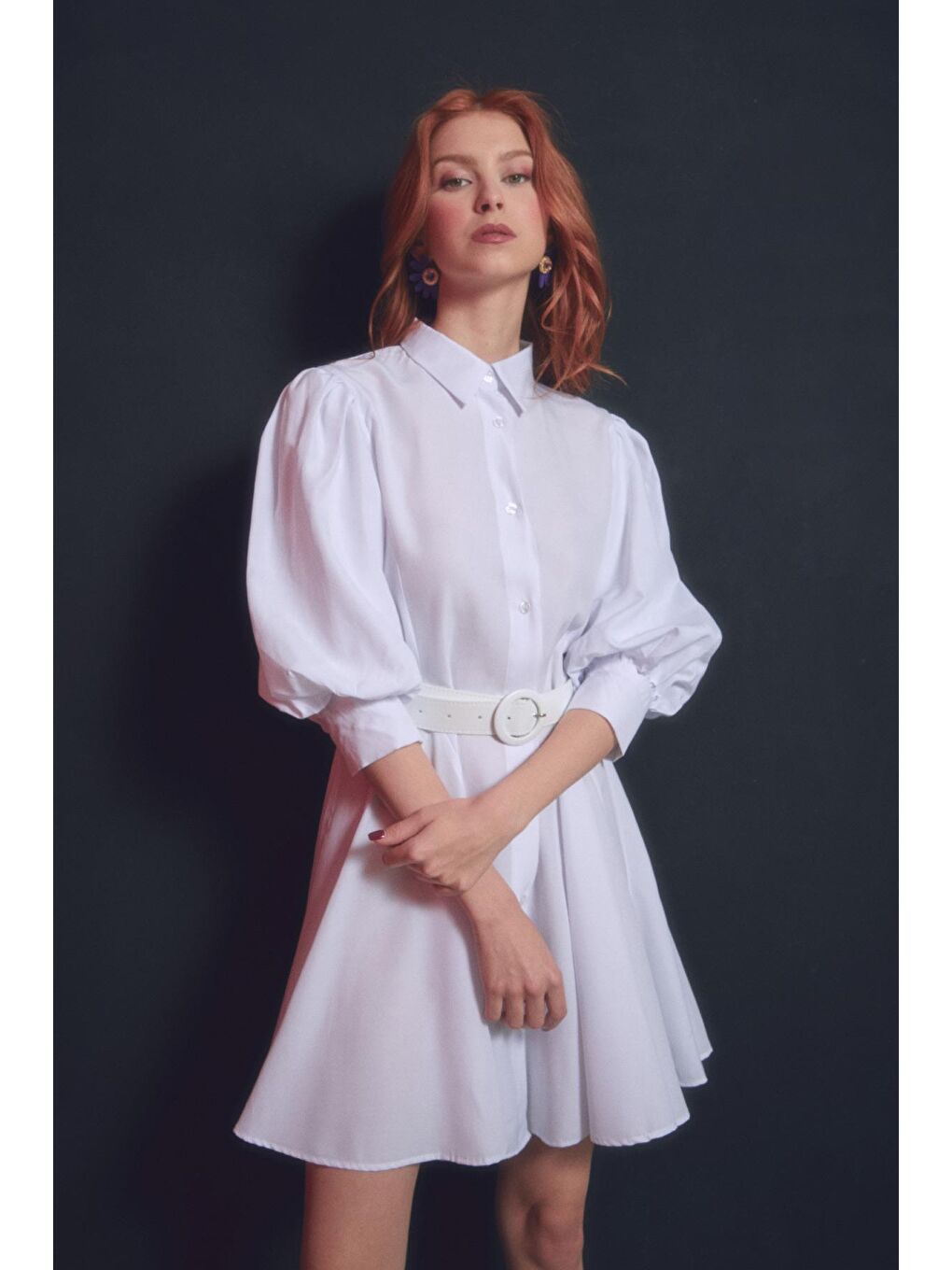 Beyaz Boydan Düğmeli Kemerli Balon Kol Elbise-3