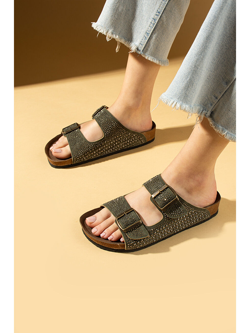 Haki Çift Tokalı Taş Detaylı Anatomik Taban Kadın Terlik 51-600-24Süet