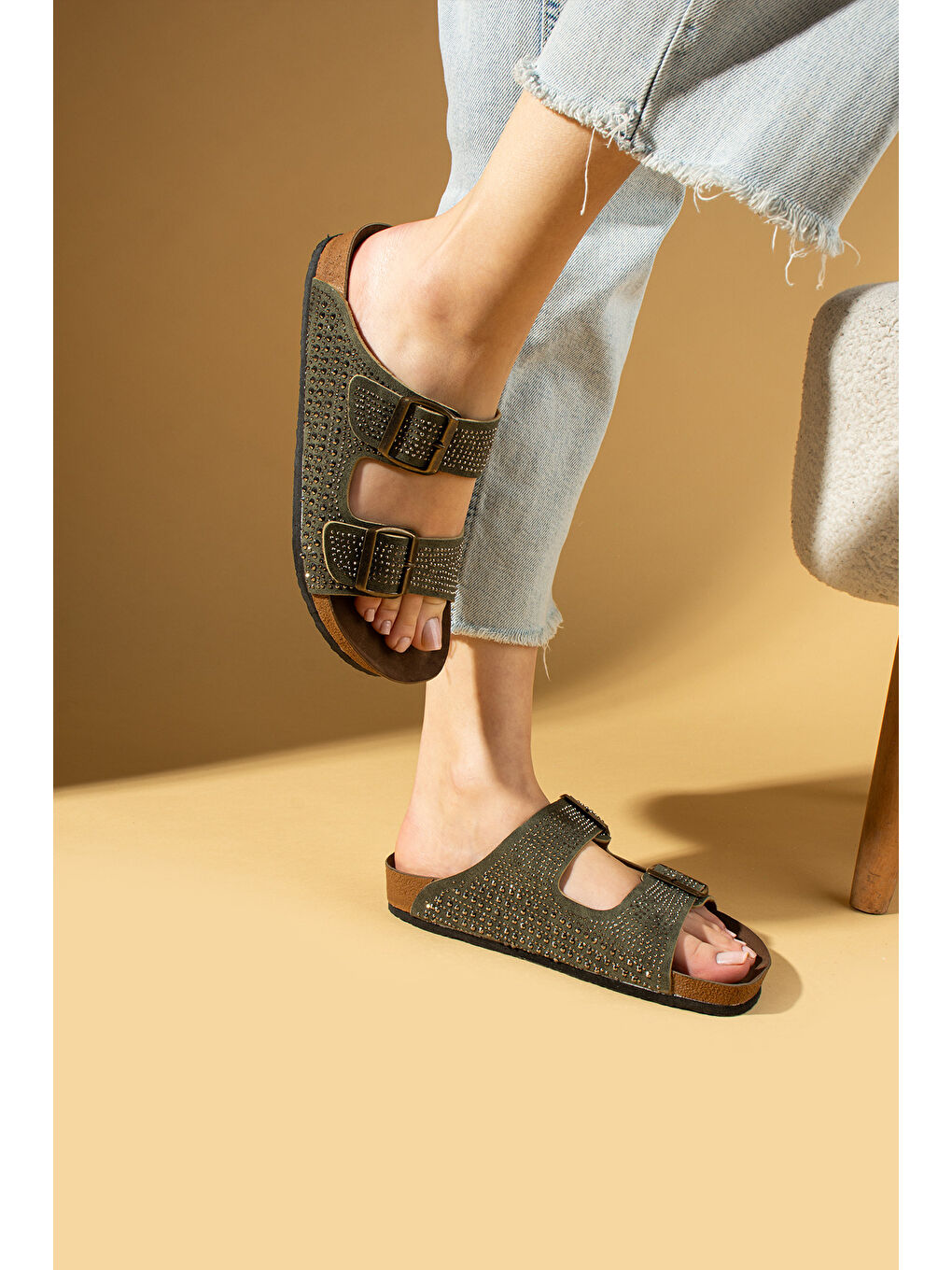 Haki Çift Tokalı Taş Detaylı Anatomik Taban Kadın Terlik 51-600-24Süet-2