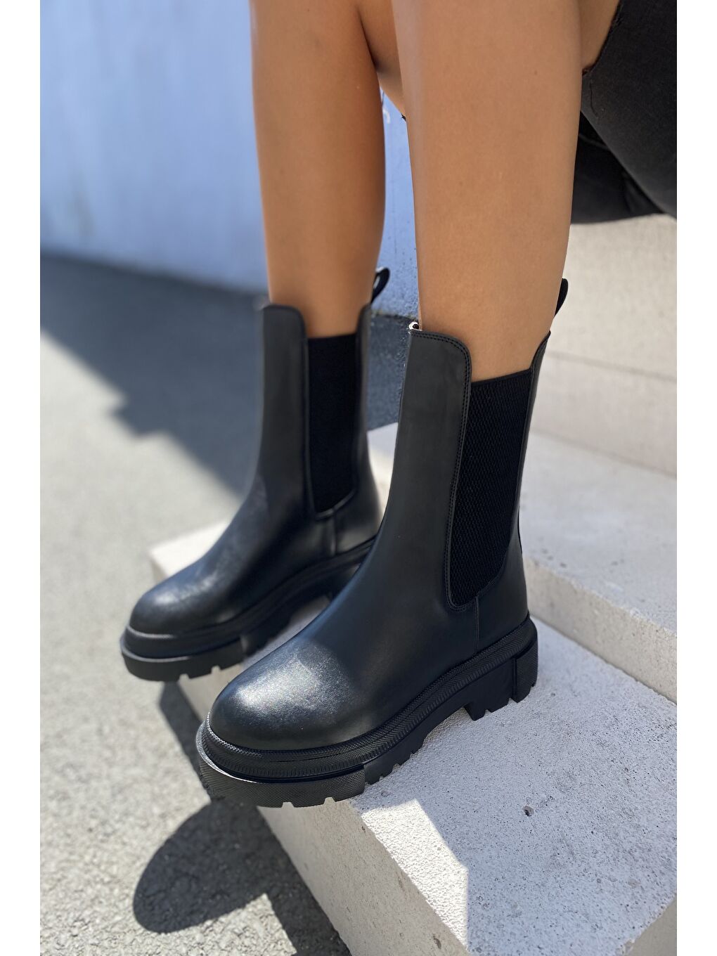 Siyah Kadın Lastikli Bot