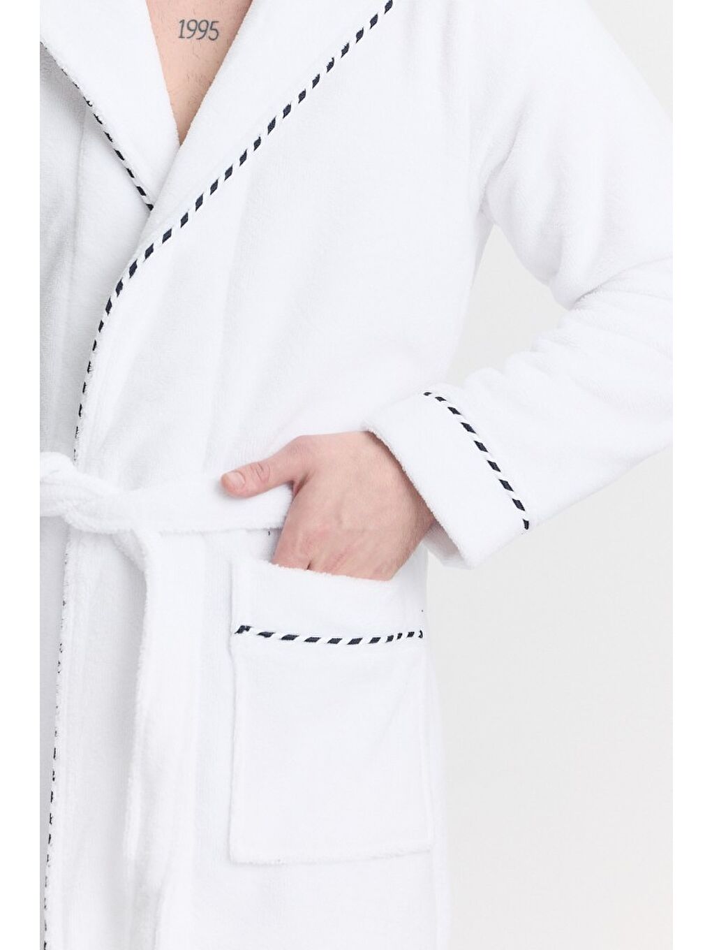 Beyaz Triga Erkek Bornoz %100 Pamuk Kapüşonlu-1