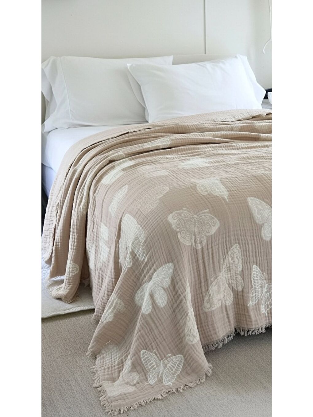 Bej Kelebek Desen 4 Katlı Müslin Pike Yatak Örtüsü Battal Boy 240x260 cm