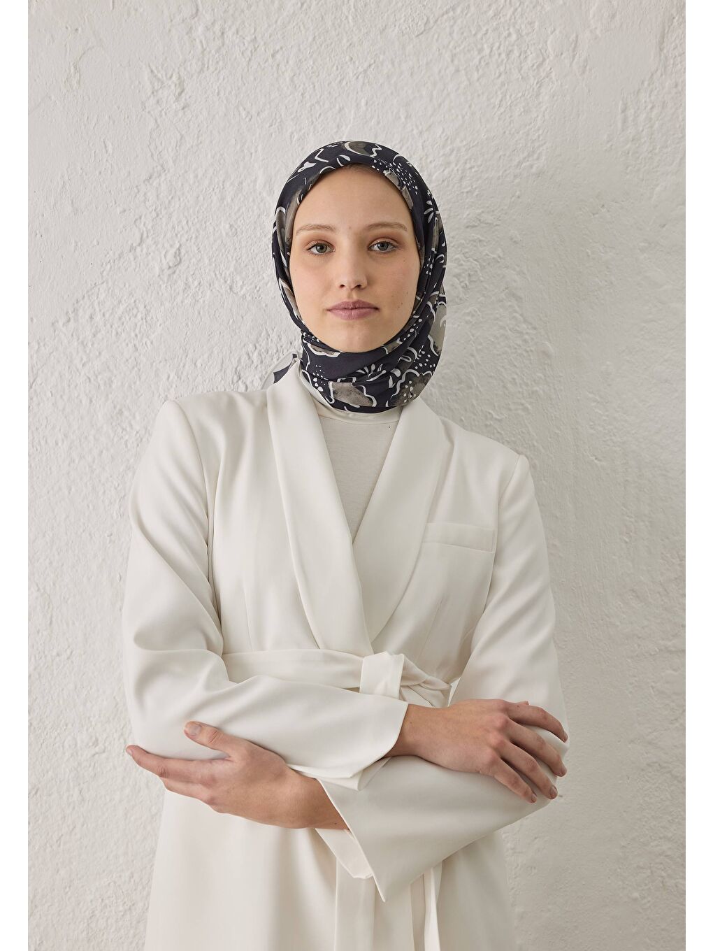 Arıa Desen Pamuk İpek Eşarp Siyah