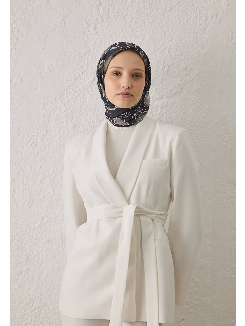 Arıa Desen Pamuk İpek Eşarp Siyah-1