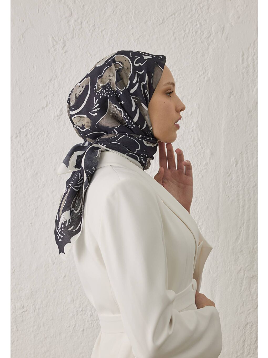 Arıa Desen Pamuk İpek Eşarp Siyah-3