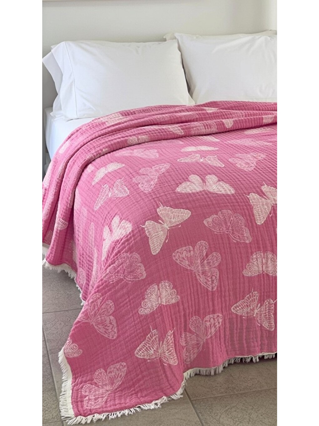 Pembe Kelebek Desen 4 Katlı Müslin Pike Yatak Örtüsü Battal Boy 240x260 cm