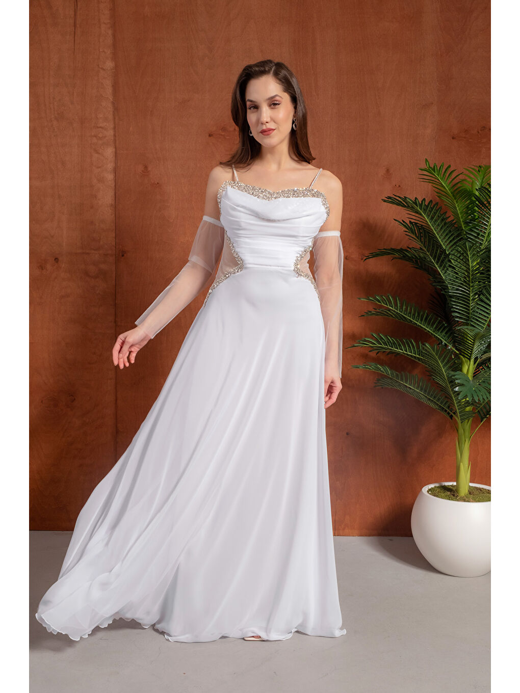 Kadın Beyaz Taşlı Şifon Uzun Abiye Elbise