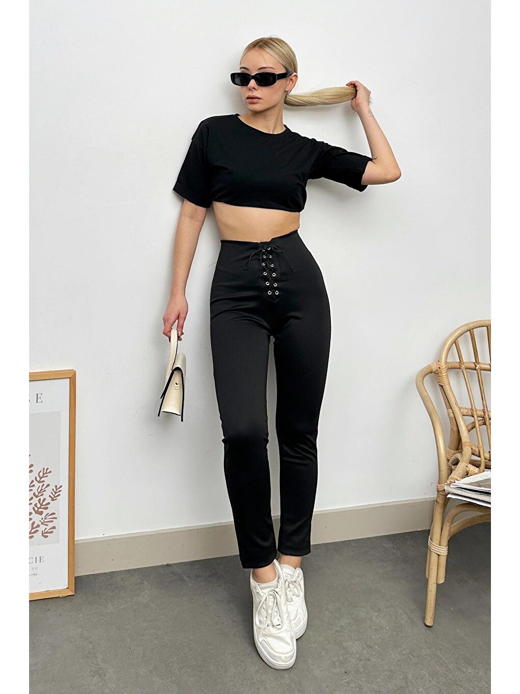 Siyah Mat Dokulu Önü Bağcıklı Yüksek Bel Tayt-2