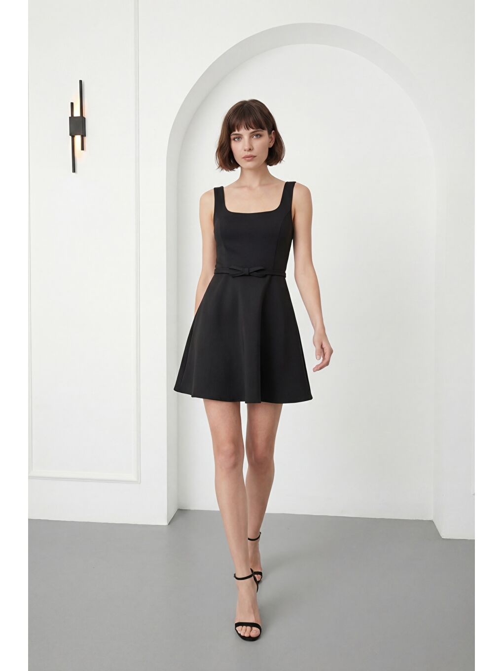 Kadın Siyah Kare Yaka Kemerli Mini Mezuniyet Abiye Elbise