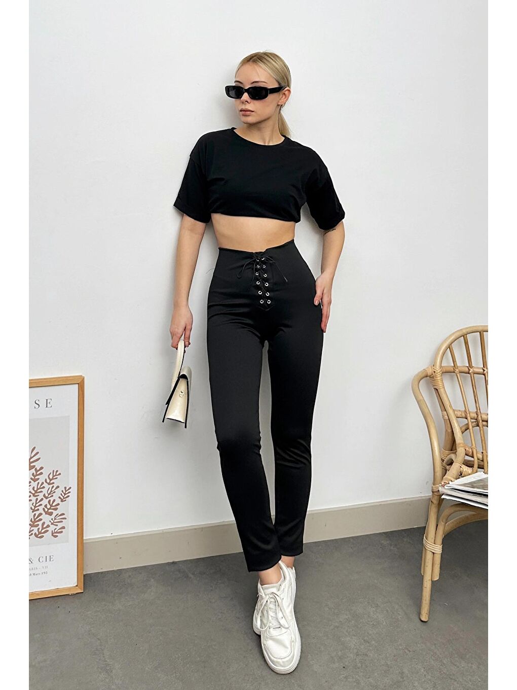 Siyah Mat Dokulu Önü Bağcıklı Yüksek Bel Tayt-3