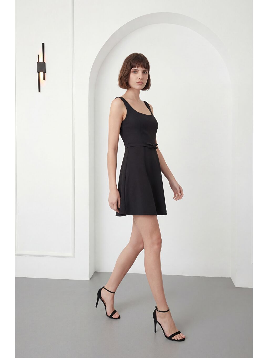 Kadın Siyah Kare Yaka Kemerli Mini Mezuniyet Abiye Elbise-1