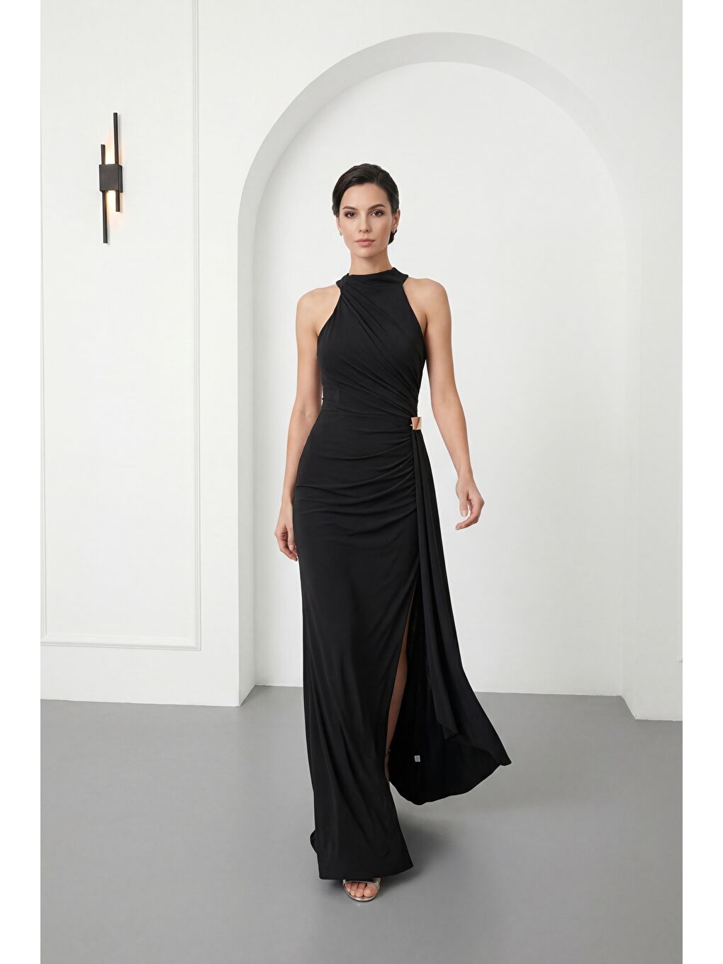 Kadın Siyah Halter Yaka Aksesuar Detay Uzun Abiye Elbise