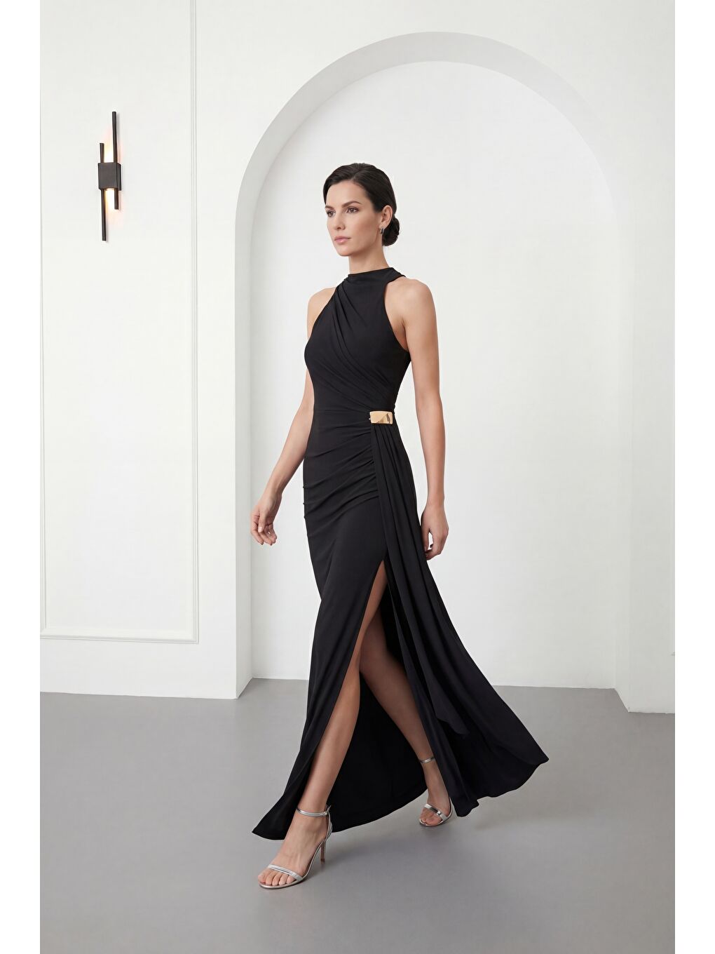 Kadın Siyah Halter Yaka Aksesuar Detay Uzun Abiye Elbise-2