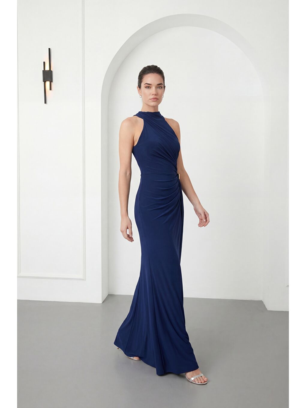 Kadın Lacivert Halter Yaka Aksesuar Detay Uzun Abiye Elbise-1