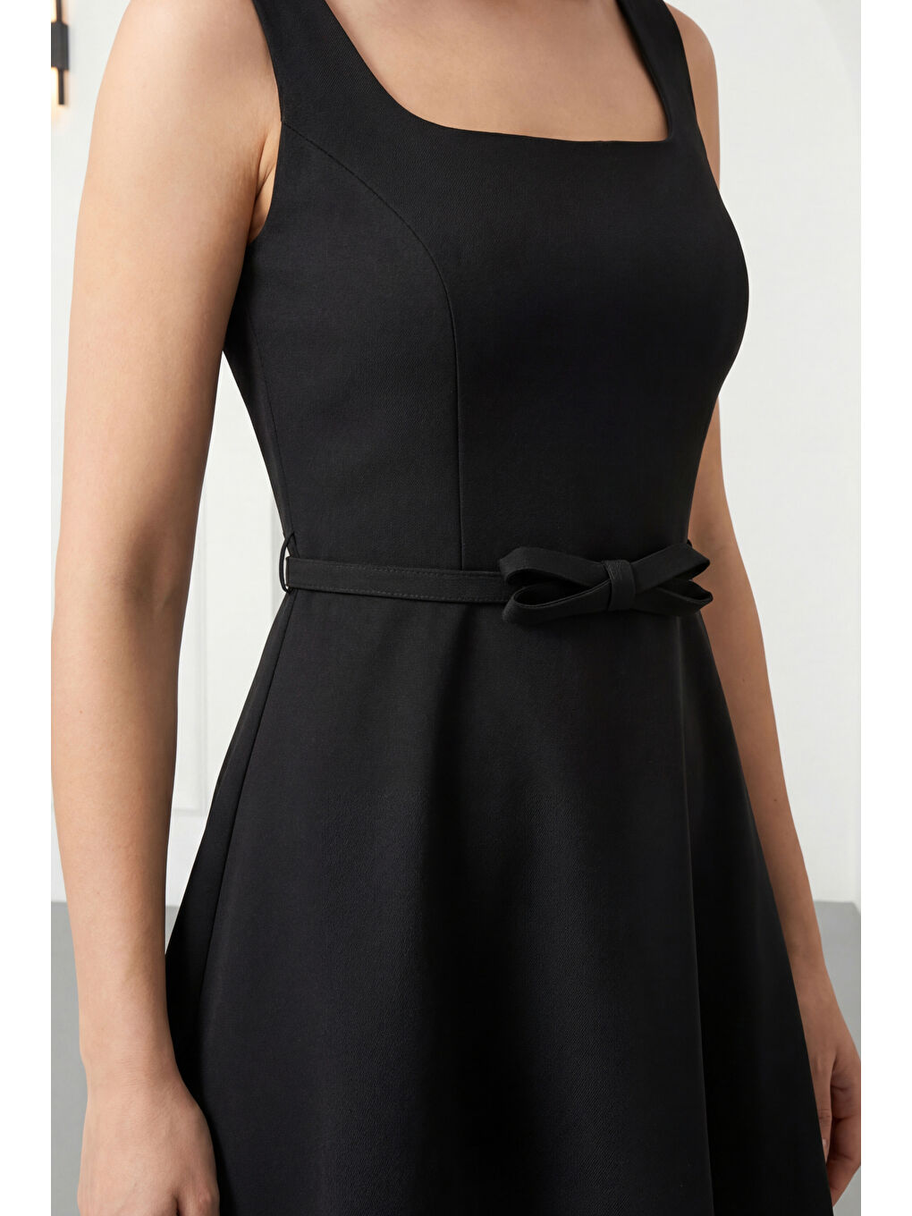 Kadın Siyah Kare Yaka Kemerli Mini Mezuniyet Abiye Elbise-2