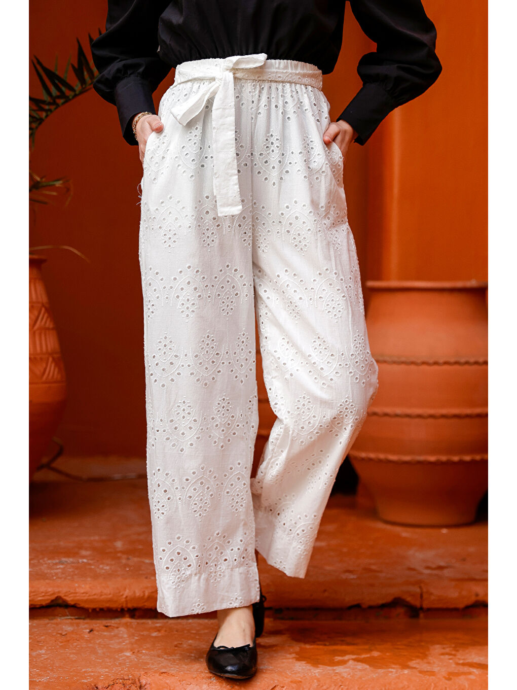 Kadın Brode Desenli Bel Bağlamalı Pantolon Beyaz-1