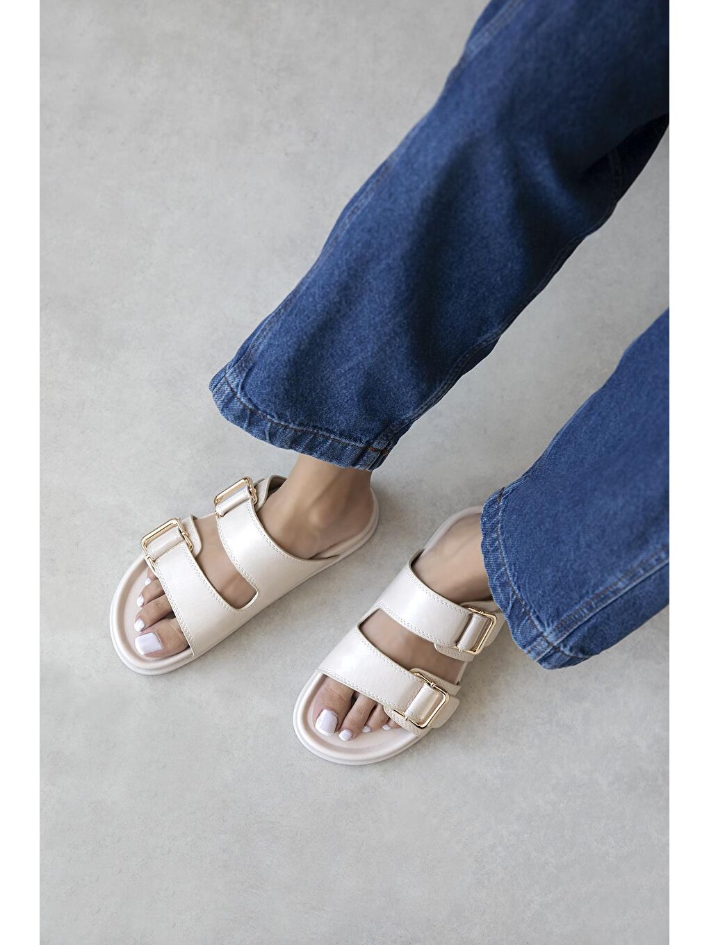 Axel Kadın Toka Detay Günlük Konfor Deri Terlik Bej-1