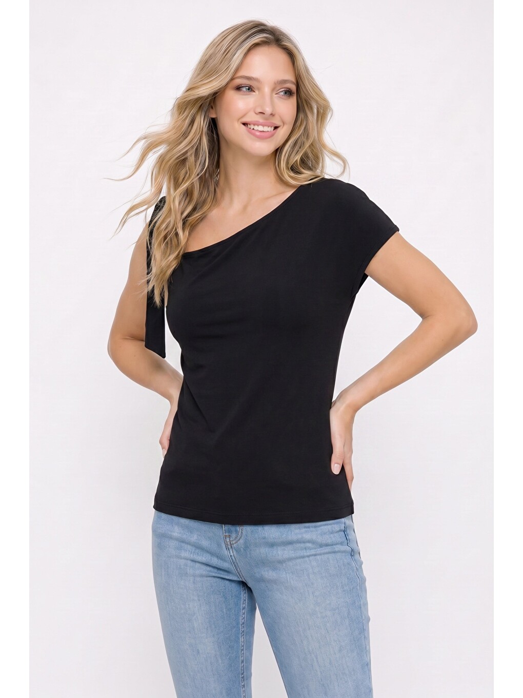 Kadın Slim Fit Dar Kesim Kısa Kollu Kayık Yaka Siyah Bluz-2