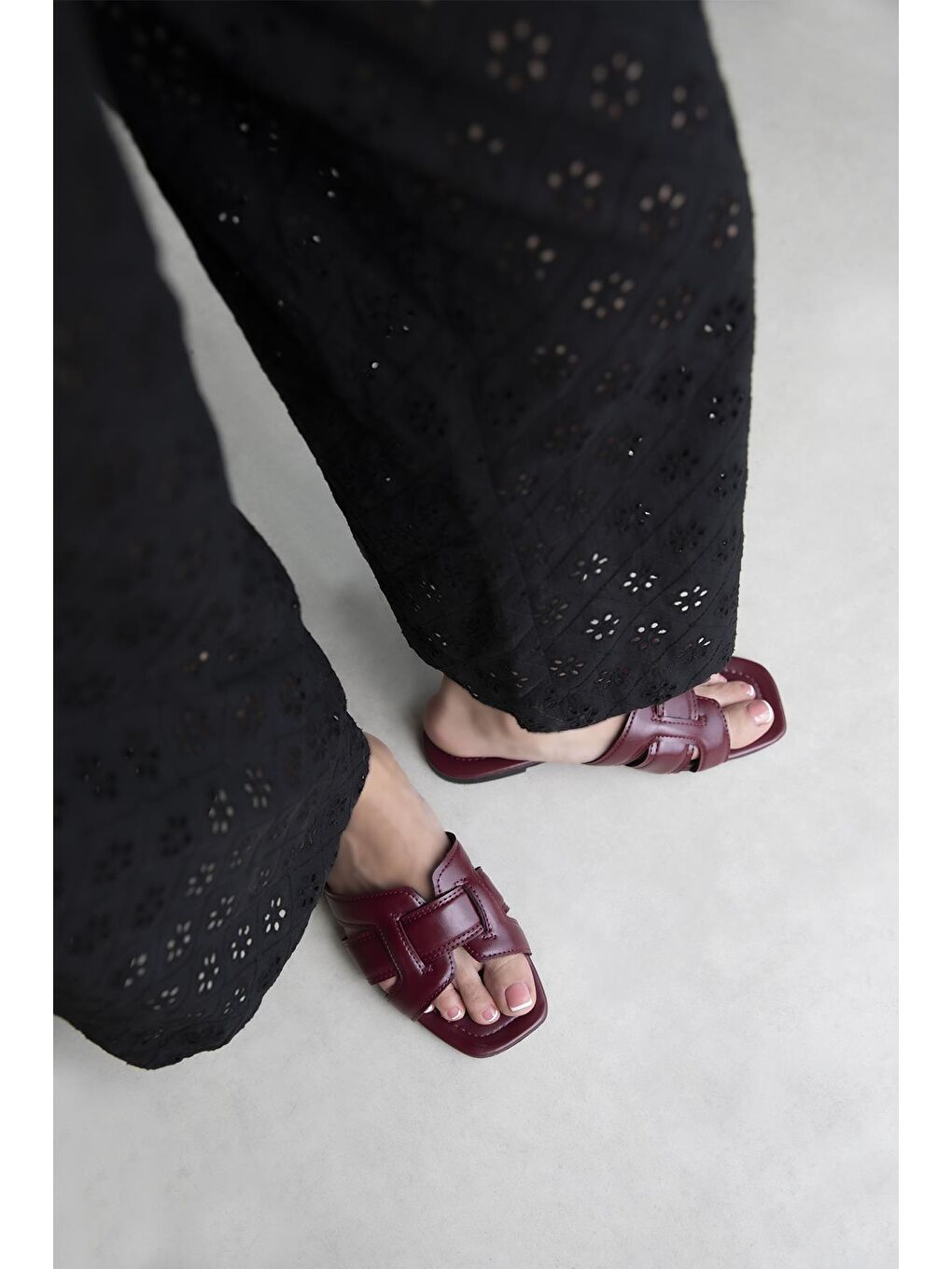 Huxx Kadın Tek Bant Günlük Parlak Deri Terlik Bordo-1