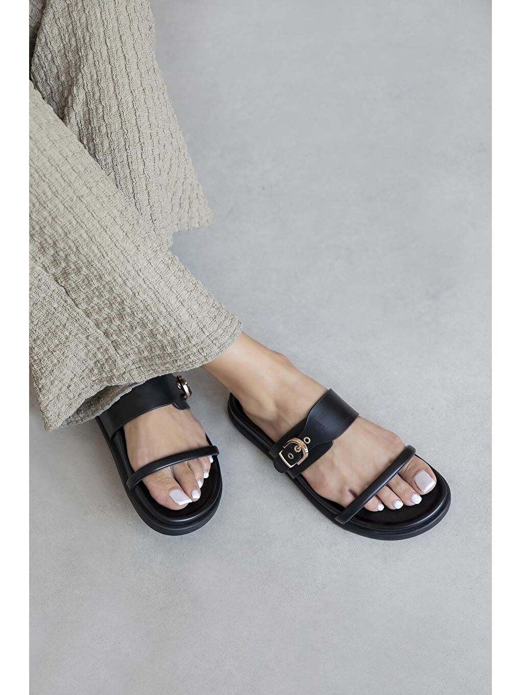 Zeus Kadın Toka Detay Günlük Konfor Deri Terlik Siyah