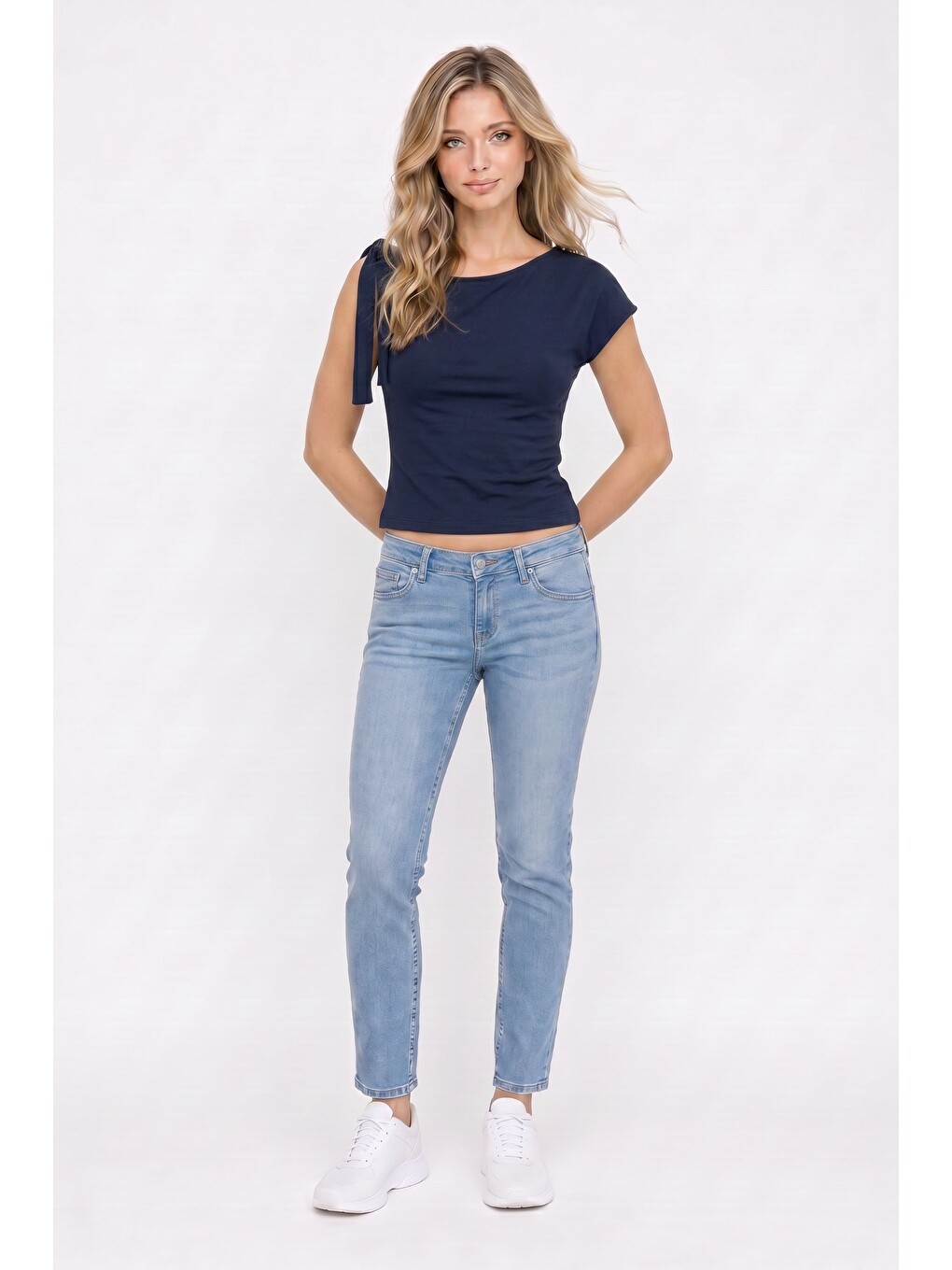 Kadın Slim Fit Dar Kesim Kısa Kollu Kayık Yaka Lacivert Bluz-1