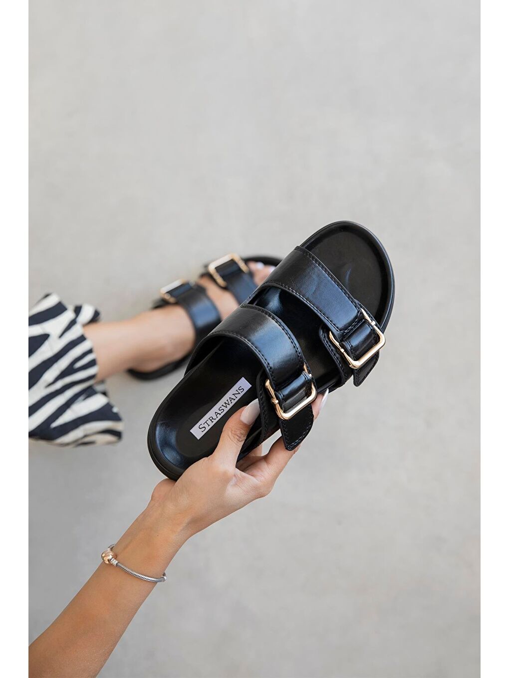 Axel Kadın Toka Detay Günlük Konfor Deri Terlik Siyah-1