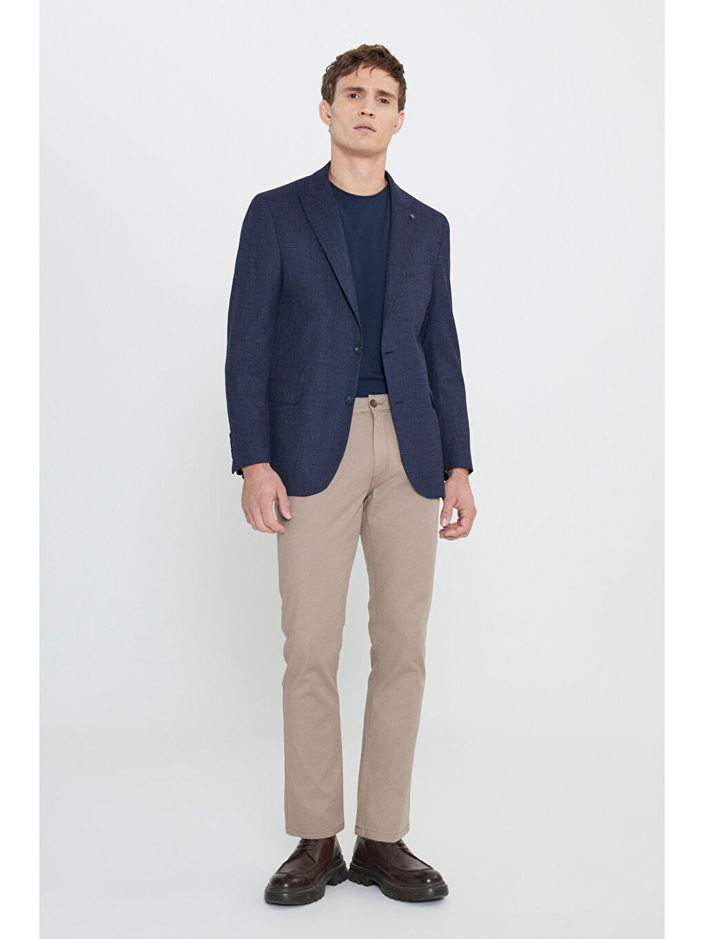 Erkek Lacivert Regular Fit Kırlangıç Yaka Armürlü Kapak Cepli Ceket-1