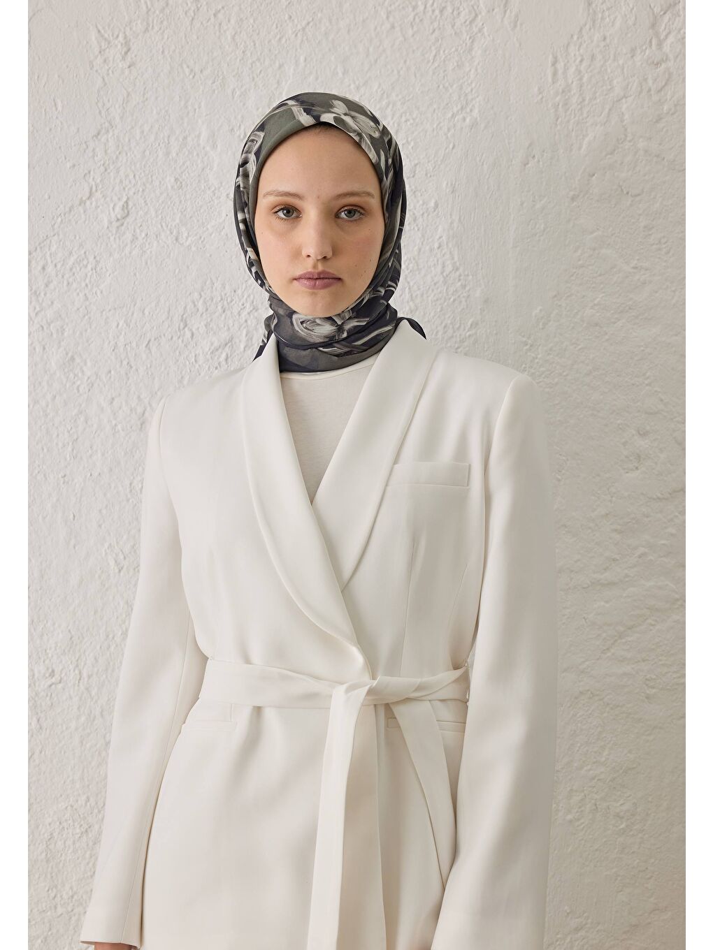 Celına Desen Pamuk İpek Eşarp Siyah-2