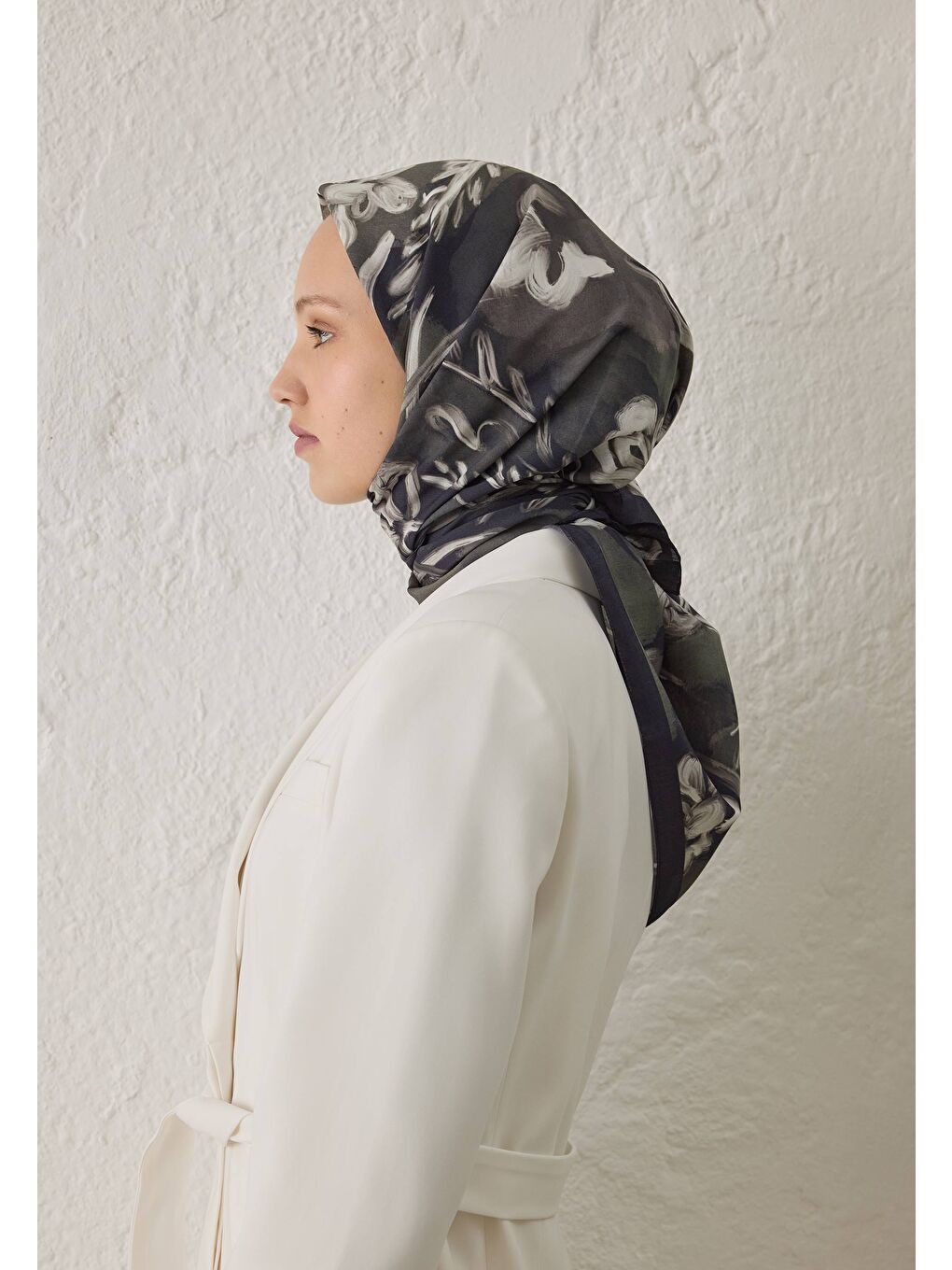 Celına Desen Pamuk İpek Eşarp Siyah-3