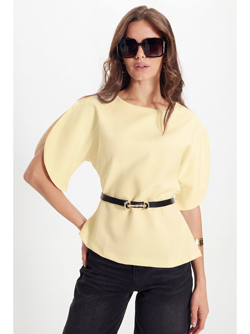 Kadın Slim Fit Dar Kesim Kol Detaylı İnce Kemerli Fermuarlı Sarı Bluz-2