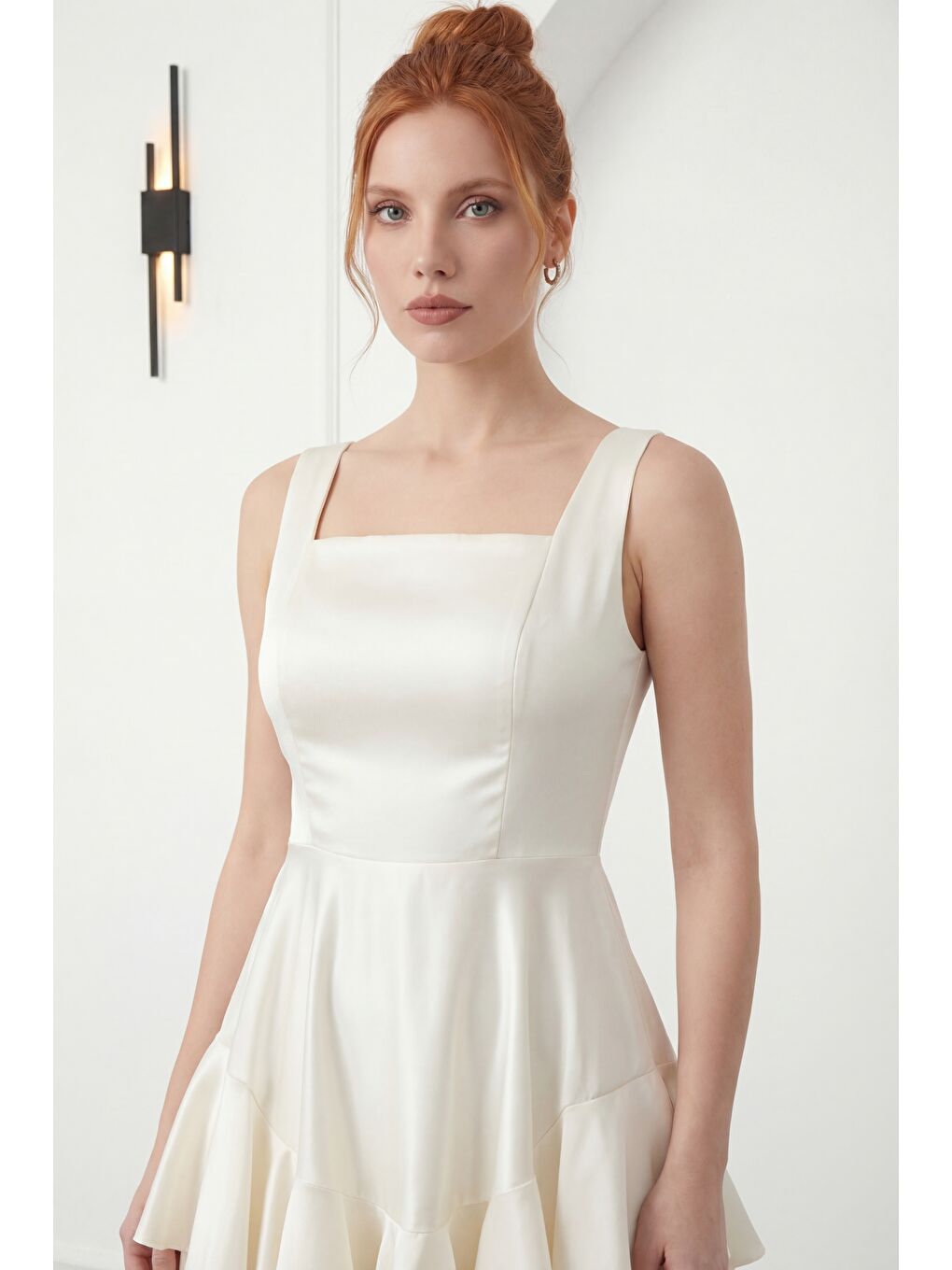 Kadın Beyaz Kare Yaka Fırfırlı Mini Saten Mezuniyet Abiye Elbise-2