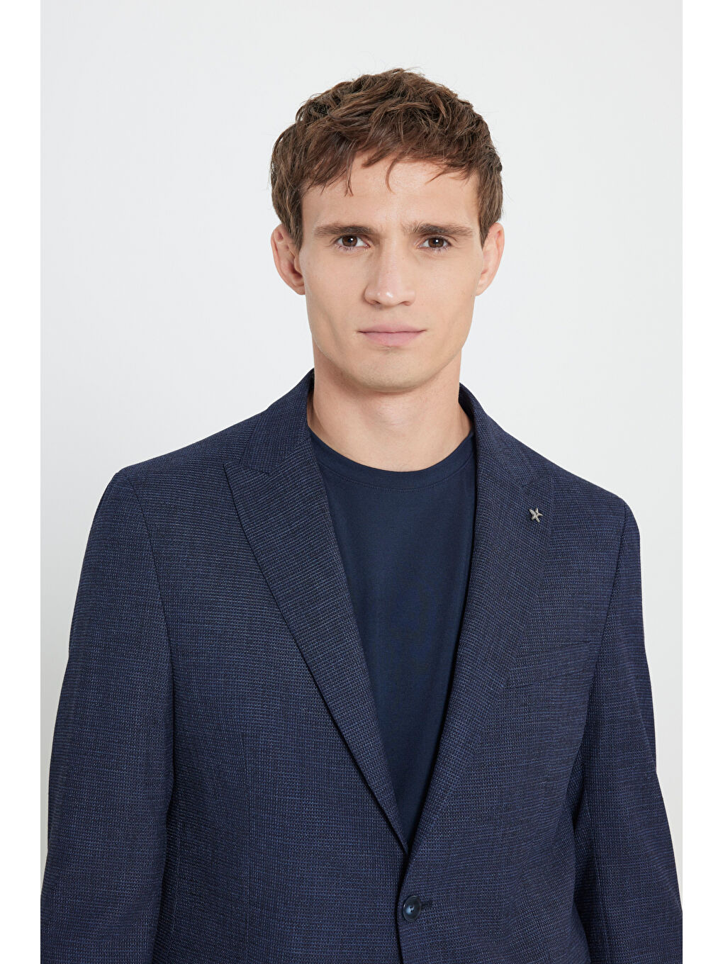 Erkek Lacivert Regular Fit Kırlangıç Yaka Armürlü Kapak Cepli Ceket-3