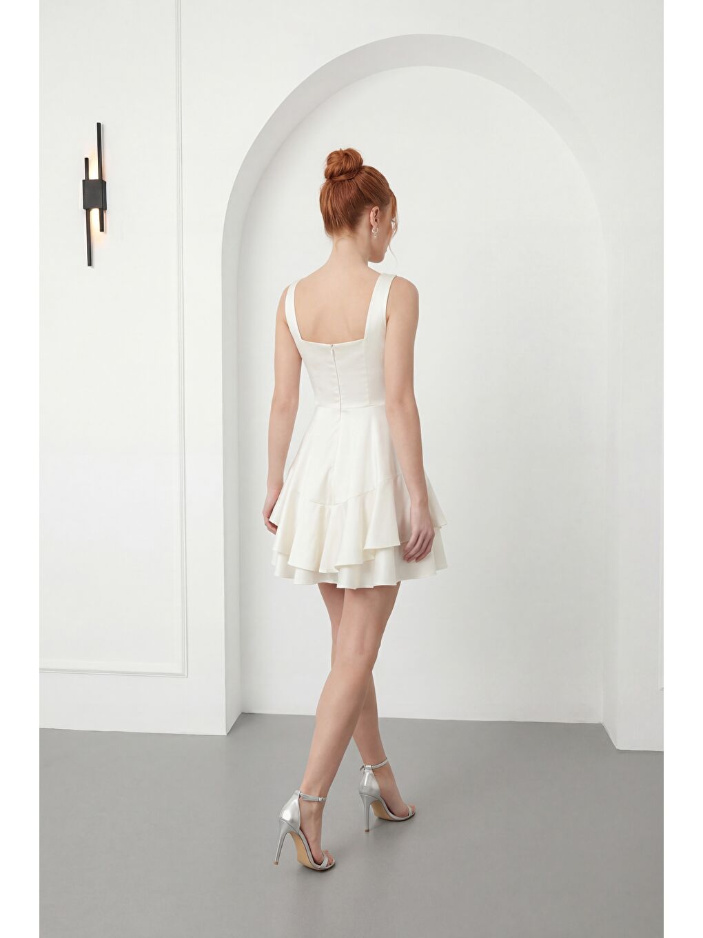 Kadın Beyaz Kare Yaka Fırfırlı Mini Saten Mezuniyet Abiye Elbise-4