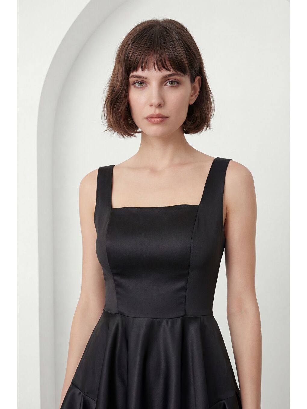 Kadın Siyah Kare Yaka Fırfırlı Mini Saten Mezuniyet Abiye Elbise-2