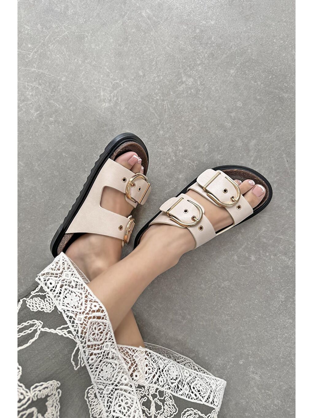 Zowie Kadın Toka Detay Günlük Konfor Rugan Terlik Bej-2