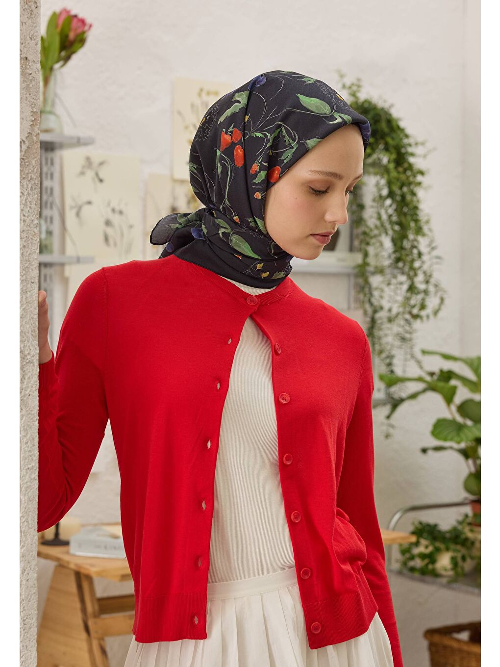 Strawberry Desen Pamuk İpek Eşarp Siyah-2